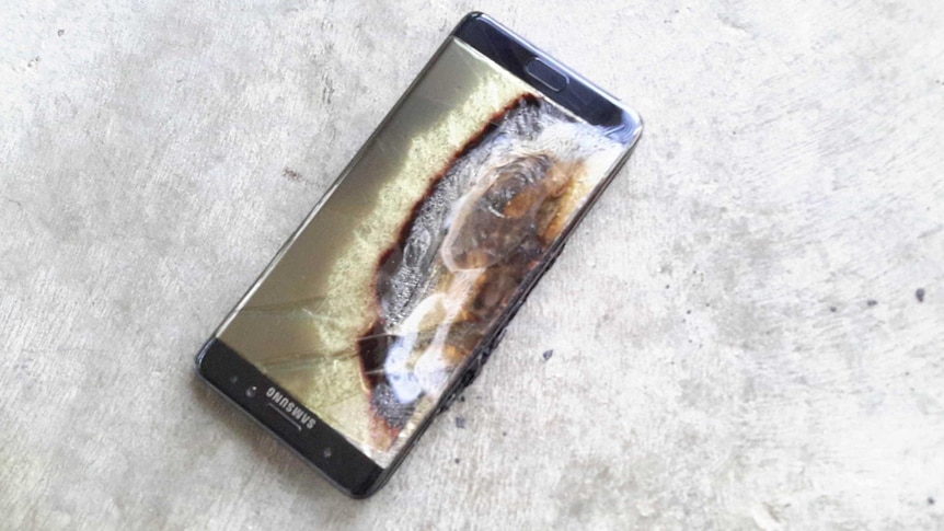 Replacement Samsung Galaxy Note 7 phone catches fire on Southwest plane -  The Verge