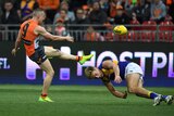 Tom Scully of the Giants scores a goal against West Coast in AFL semi-final on September 16, 2017.