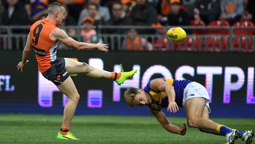 Tom Scully of the Giants scores a goal against West Coast in AFL semi-final on September 16, 2017.