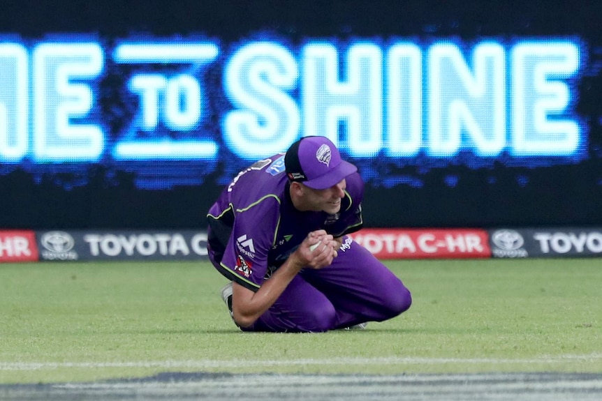 Riley Meredit dives to take the catch of Shaun Marsh on his kenes during the BBL semi-final in Perth.