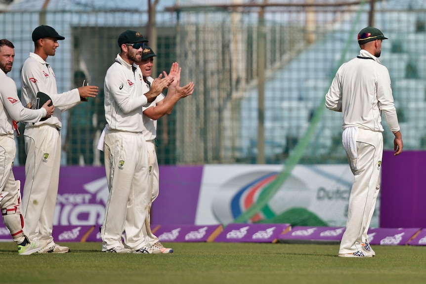 Nathan Lyon clapped off by team-mates in Chittagong