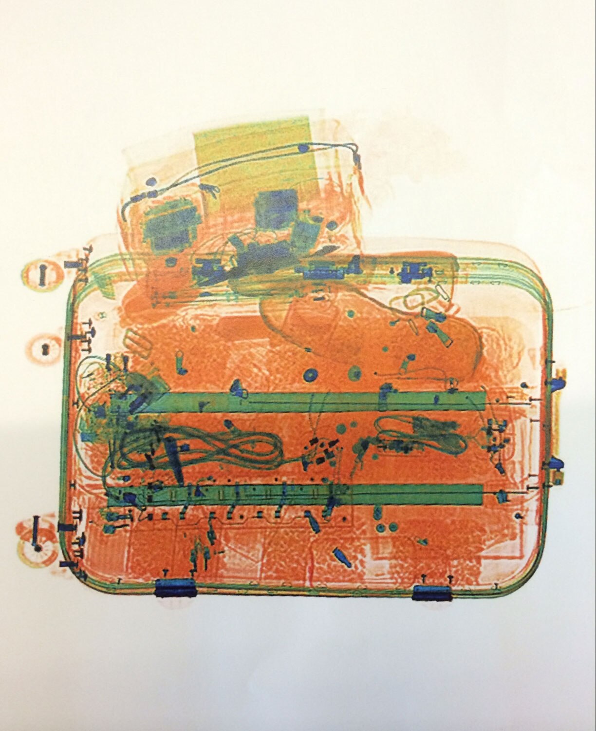 Сканер чемоданов в аэропорту. Интроскоп рентген багажа. Интроскоп (mfl+). Рентген чемоданов в аэропорту. Интроскоп авnm- 6040c.