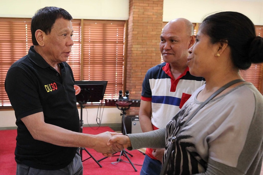 President Rodrigo Duterte shakes hands with Kian's parents, Saldy delos Santos and Lorenzana delos Santos.