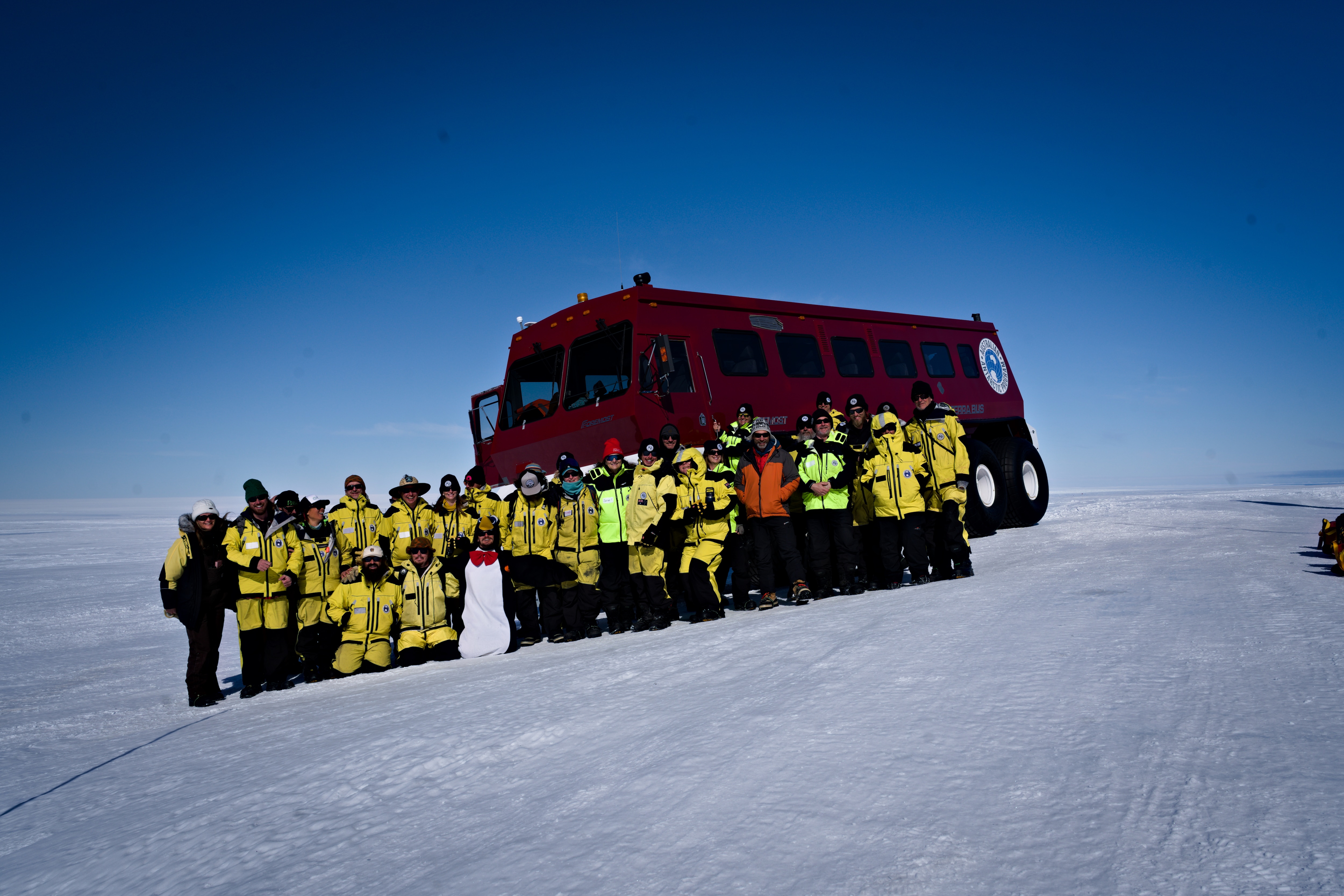 Los participantes de la expedición antártica vuelan al aeródromo de Wilkins 2025-12-02 11:12:00