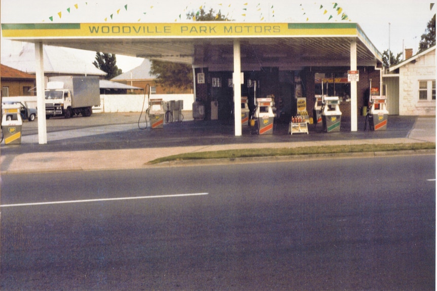 An old photograph of a service station with Woodville Park Motors written on it
