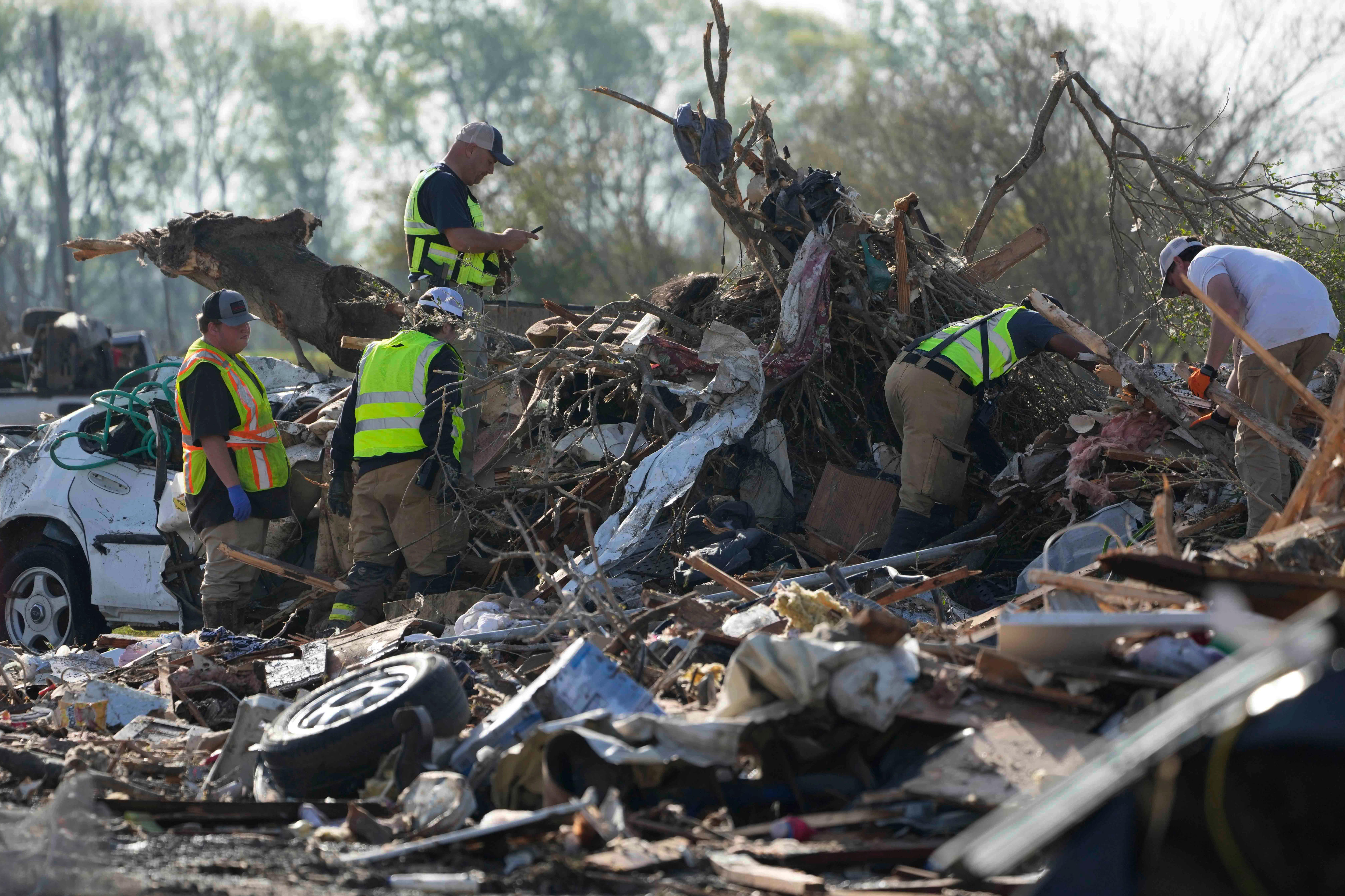 US tornado and storms kill at least 25 people in state of Mississippi ...