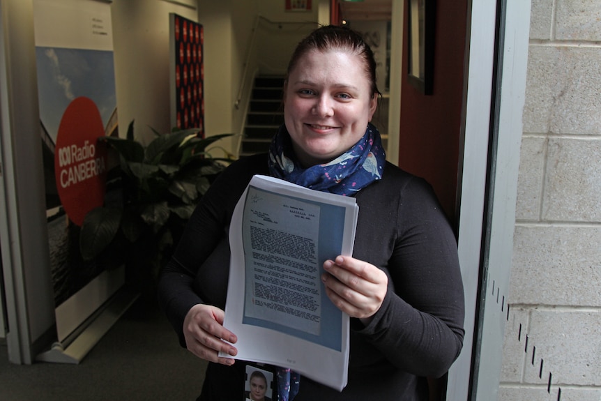 Lady holding some notes about sex education in the 20th century.