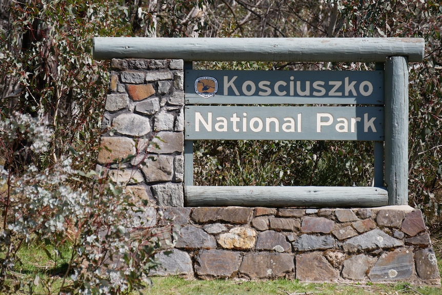 a sign reading 'kosciuszko national park'