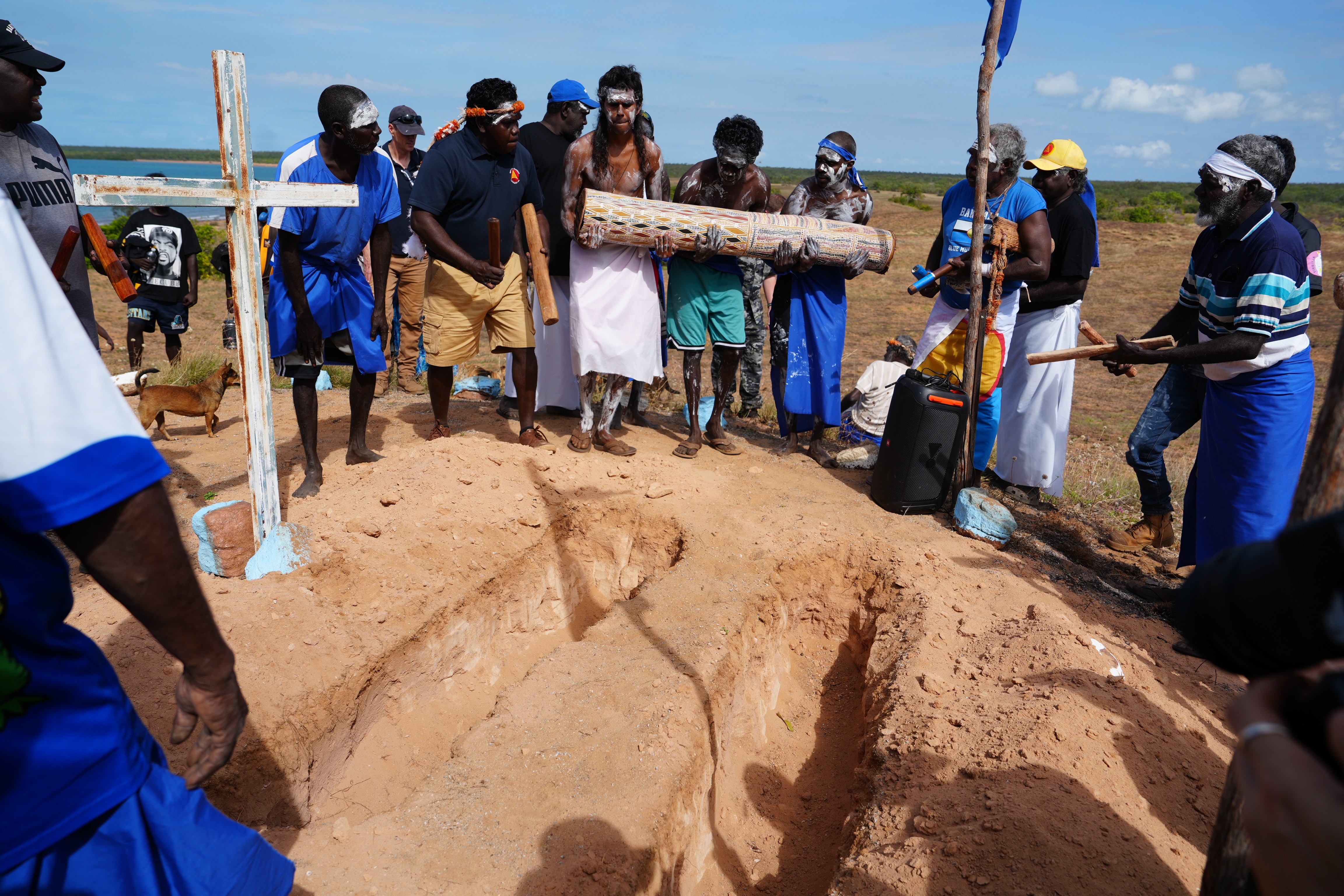 'Momentous day' as Aboriginal ancestors' remains repatriated in Arnhem Land