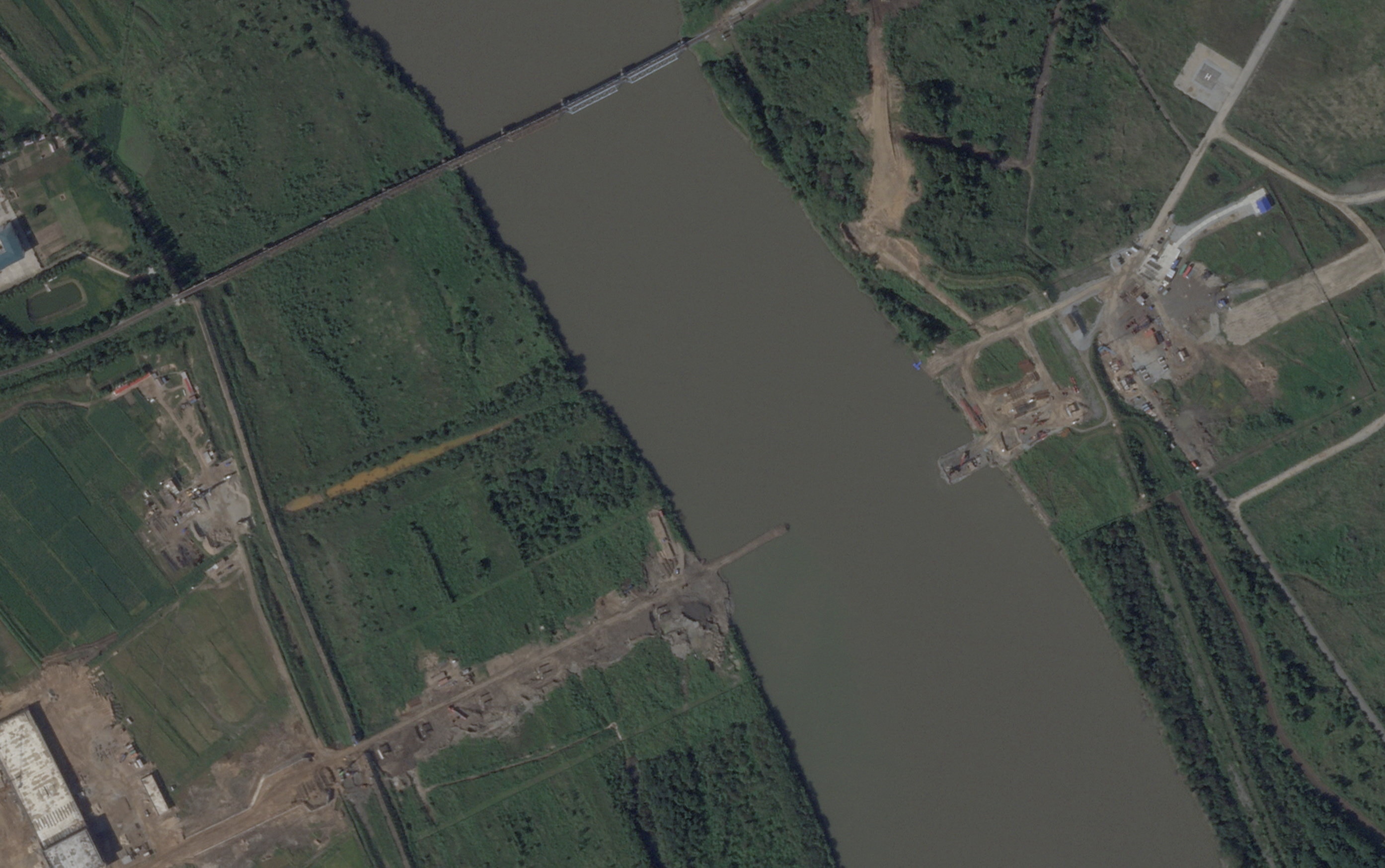 The bridge over the Tumen River, before