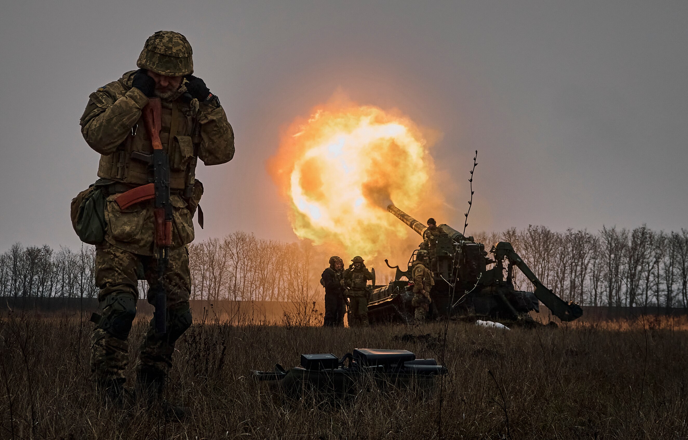 Ukrainian soldiers fire a Pion artillery system at Russian positions.