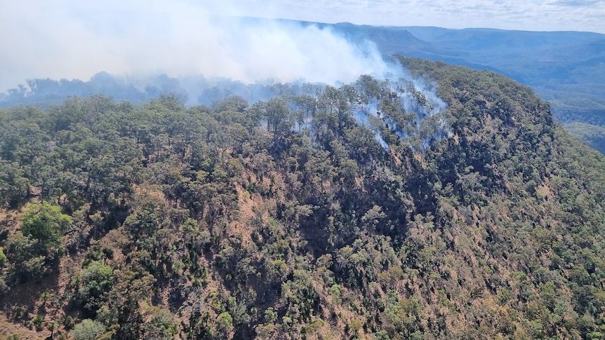 Carnarvon Gorge bushfire burns through thousands of hectares