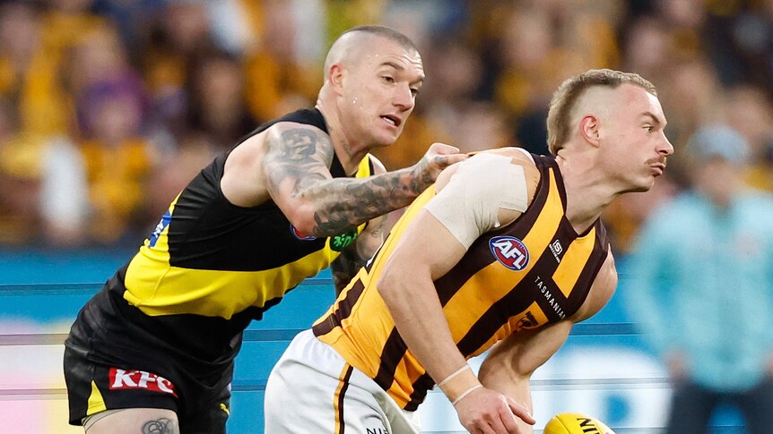 Dustin Martin chases James Worpel