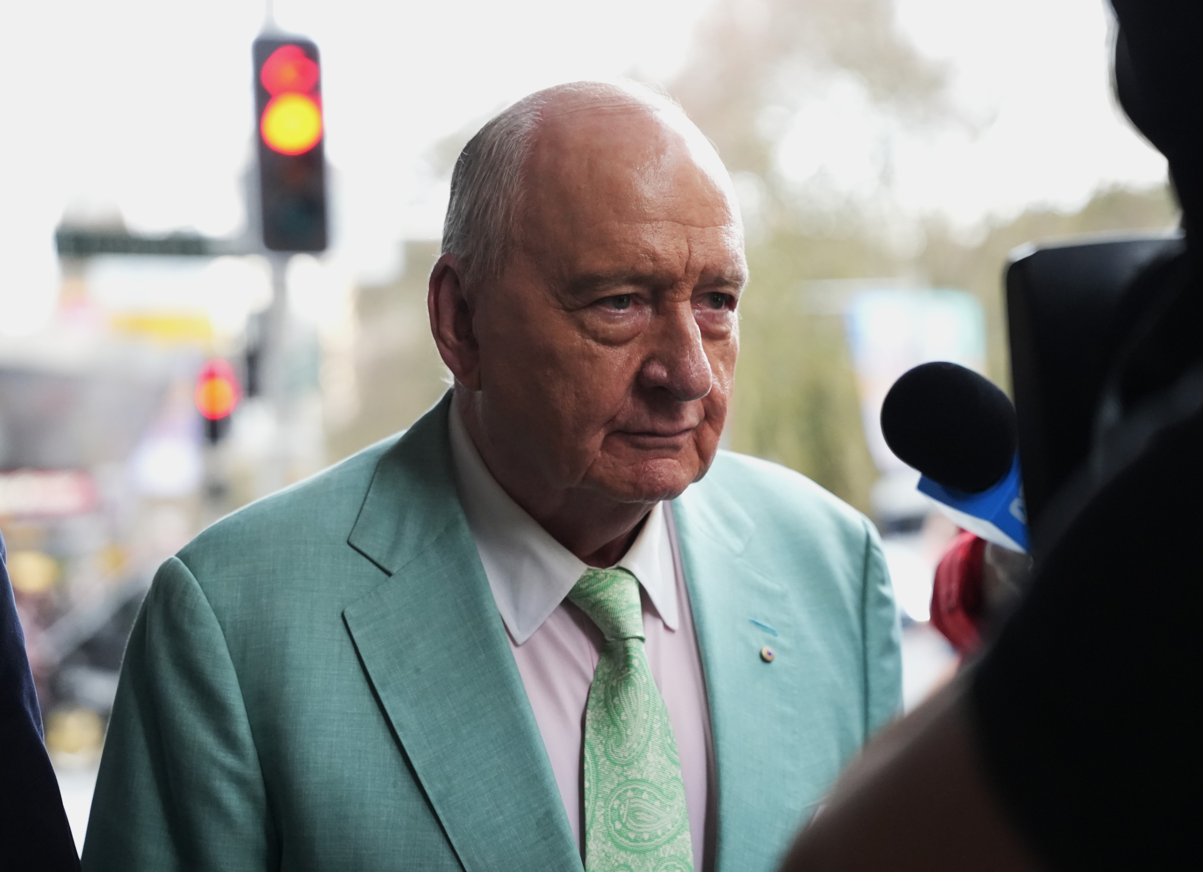Former Alan Jones colleague tells court of currying favour through texts