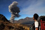 Mount Barujari spews volcanic ash