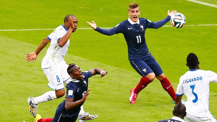 Griezmann appeals for a penalty against Honduras