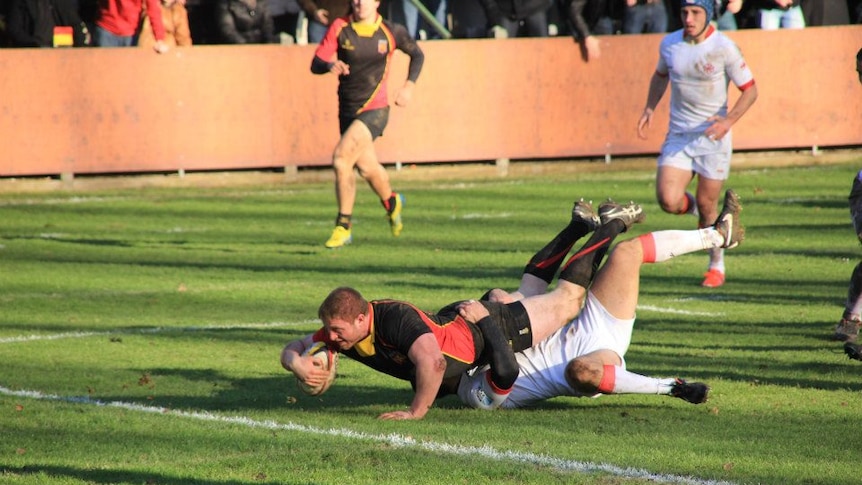 Alain Miriallakis scores a try.