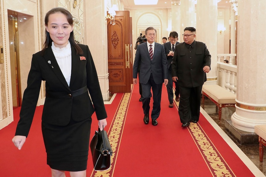 Kim Yo-jong walking in front of  South Korean President Moon Jae-in and North Koran leader Kim Jong Un.