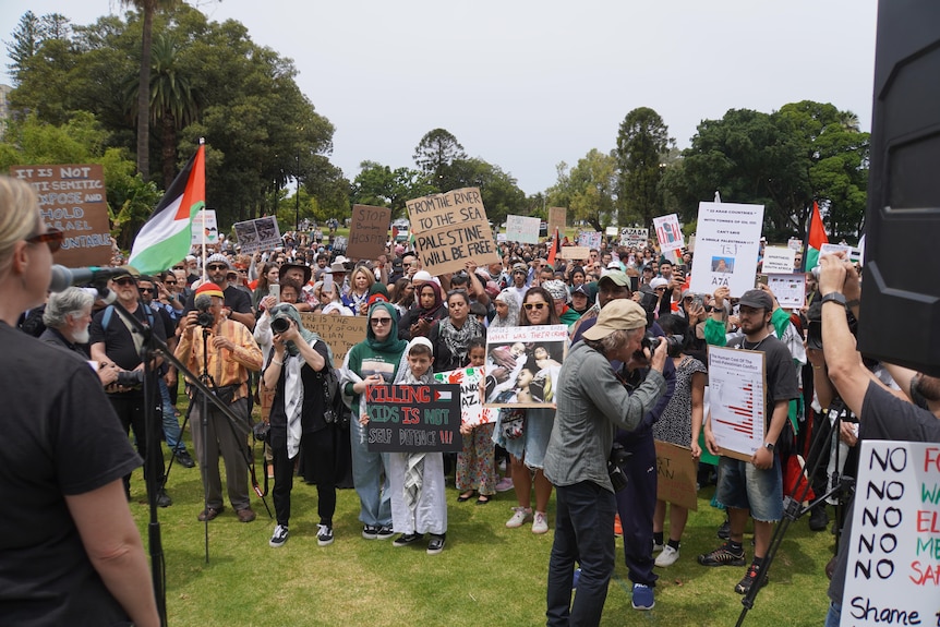 pro-palestinian protesters attend a rally in perth on saturday october 21