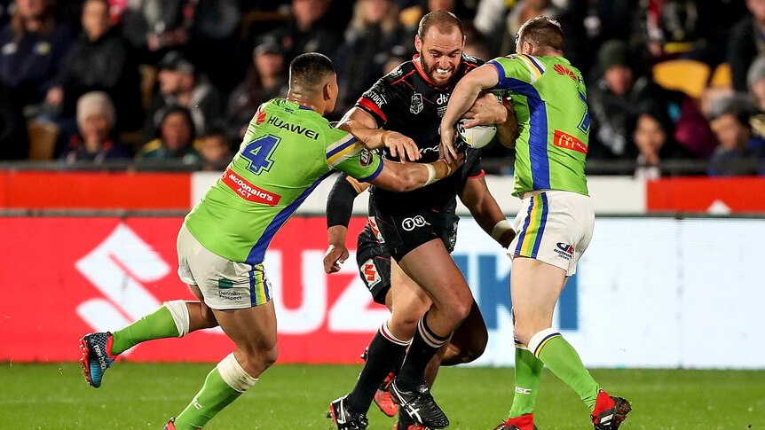 Simon Mannering of the Warriors is tackled by the Raiders in Auckland on August 31, 2008.