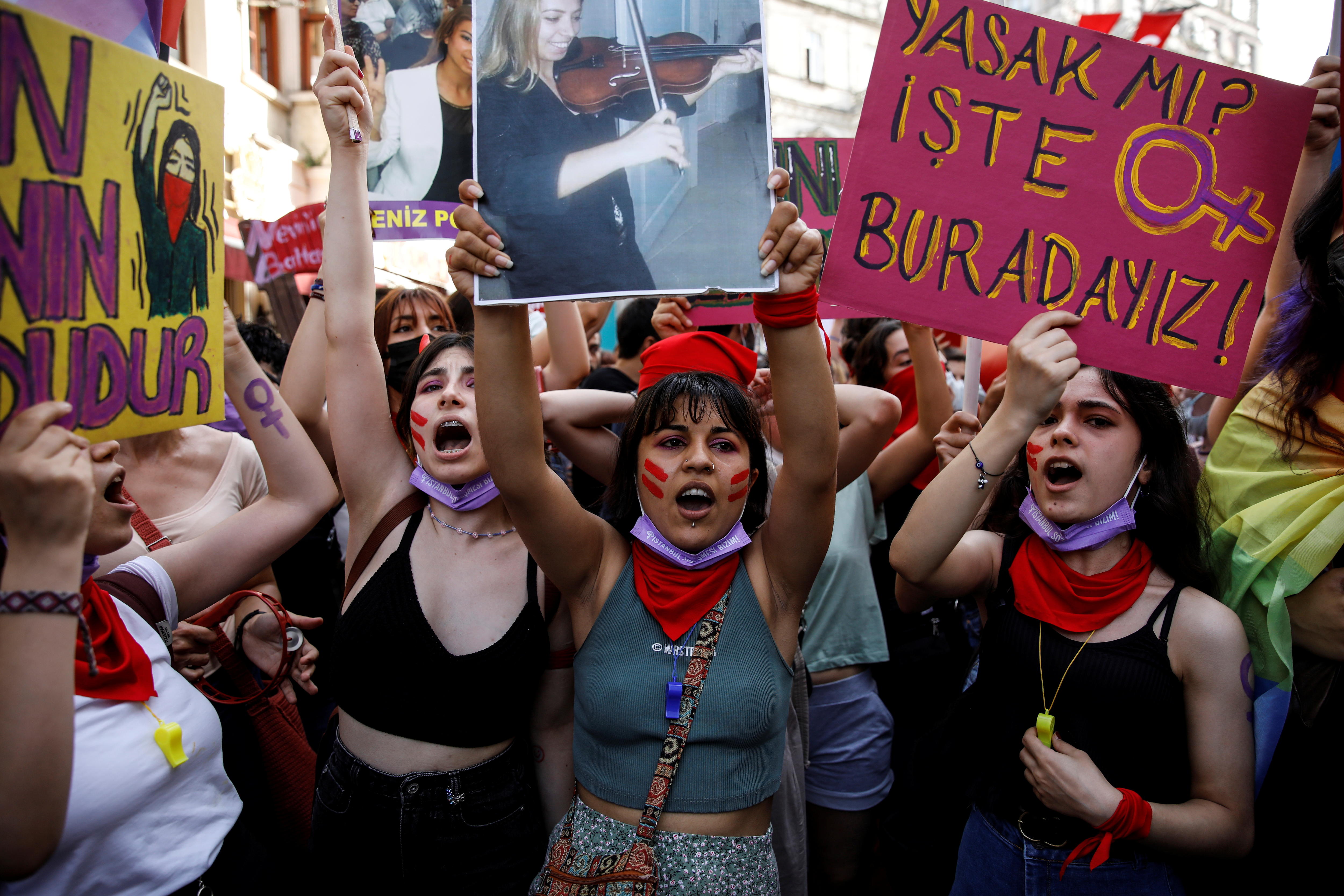 Hundreds Protest Turkey S Decision To Withdraw From The Istanbul   E9d6883381c03fa2ae9a2e5090c12631