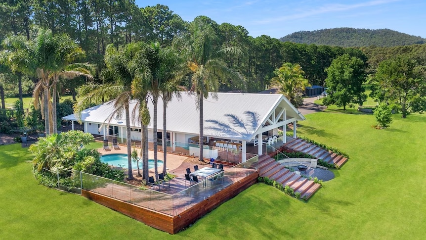 aerial shot of a house called Whispering Pines in Far Meadow in the NSW Shoalhaven region