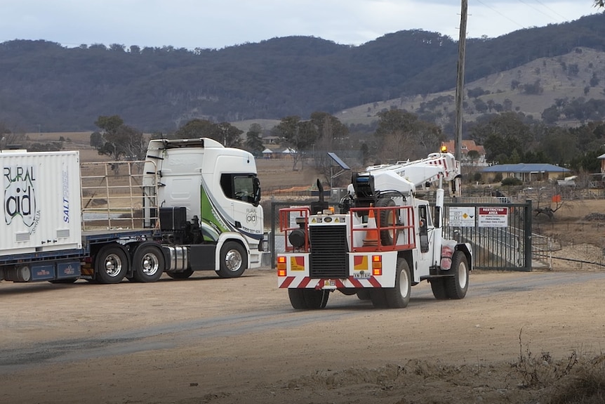 Rural Aid trucks arrive at Tenterfield dam