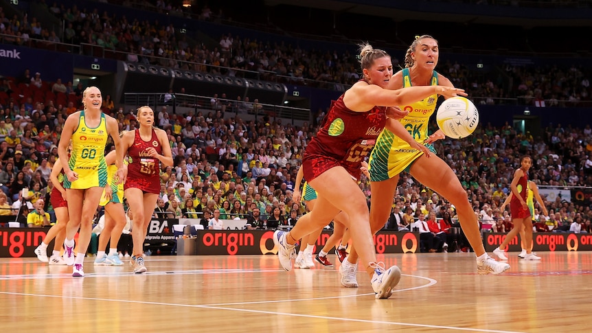 Eleanor Cardwell and Sarah Klau compete for the ball