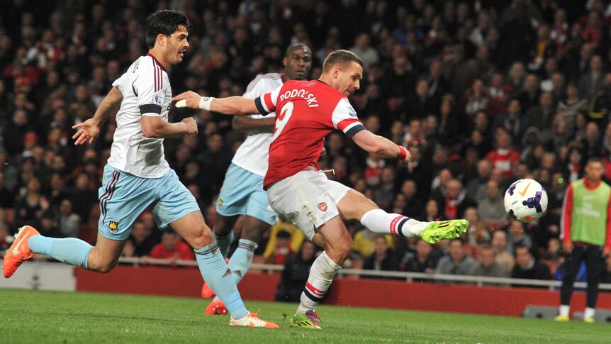 Lukas Podolski scores for Arsenal
