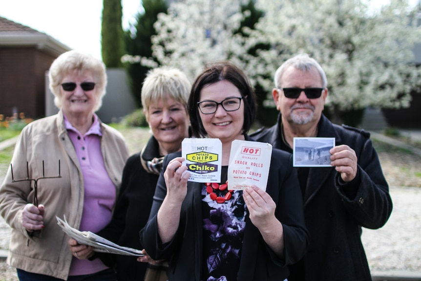 Bendigo MP with descendants of Chiko Roll inventor