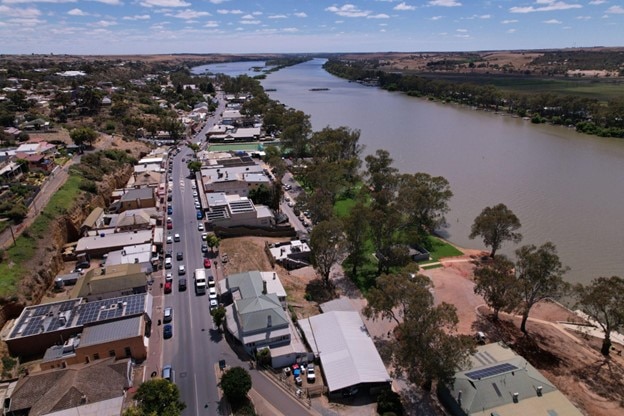 Mannum's main straight along the River Murray