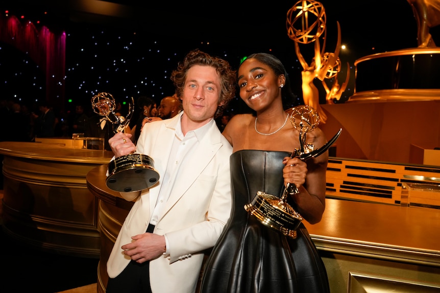Ayo Edebiri and Jeremy Allen White hold their Emmy awards