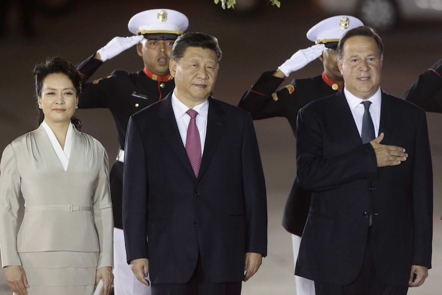 Xi Jinping and first lady Peng Liyuan are received by Panama's President Juan Carlos Varela at Tocumen international airport.