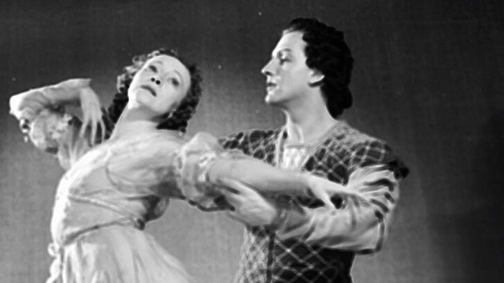 A black and white photo of Russian ballerina Galina Ulanova and Yury Zhdanov in 'Romeo And Juliet'.