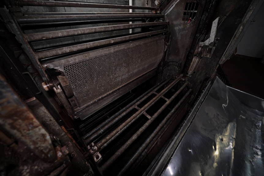 Gas chamber made of metal.