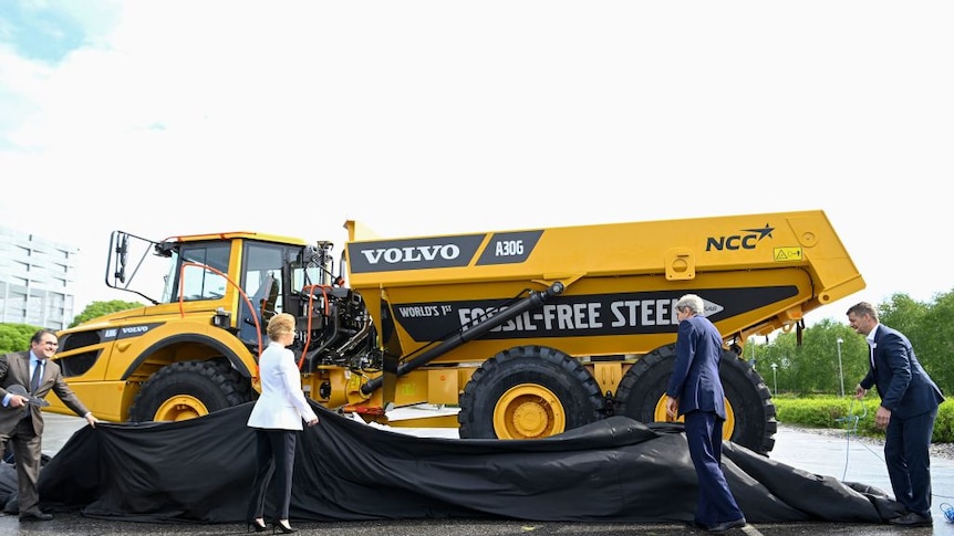 Several VIP's gather around a truck made by Volvo using fossil-free-steel on 1st June 2022