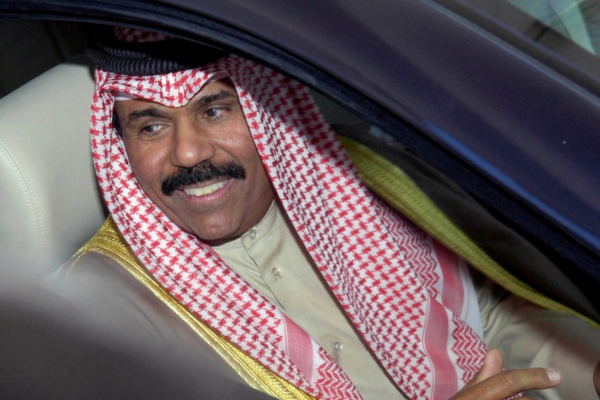 El emir gobernante de Kuwait, el jeque Nawaf al-Ahmad al-Sabah, murió a la edad de 86 años, tres años después de asumir el poder.