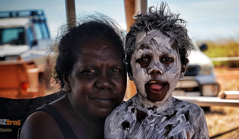 The Learning on Country program includes passing on cultural knowledge to the next generation. Pic taken May, 2017.