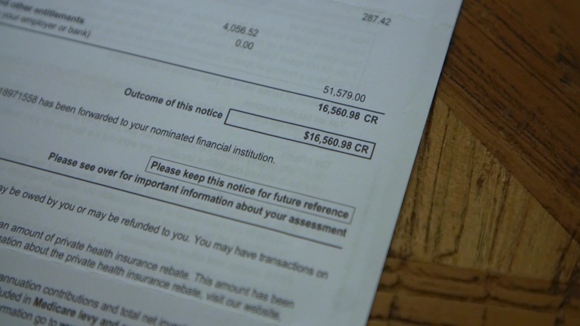 一封显示有 16,560 美元抵免额的纳税申报通知书的信。