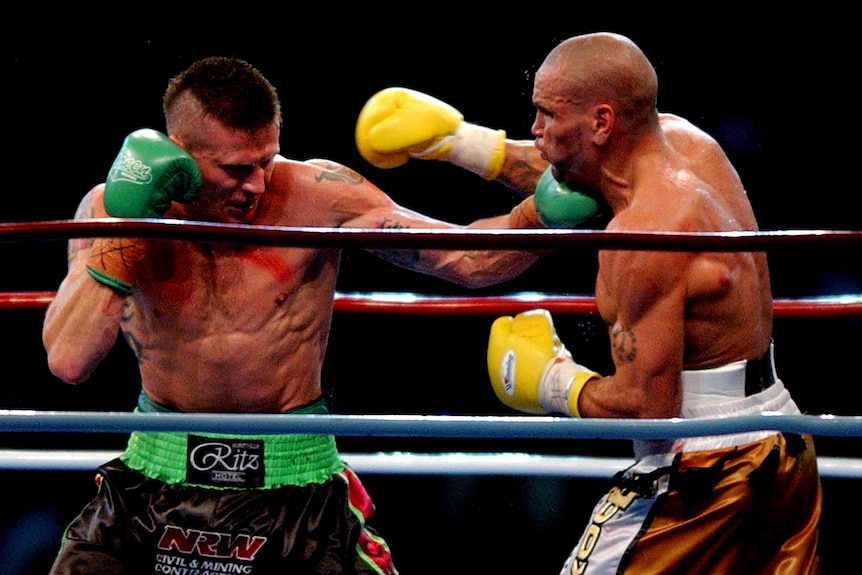 Anthony Mundine (R) and Danny Green during their first bout in Sydney in 2006.