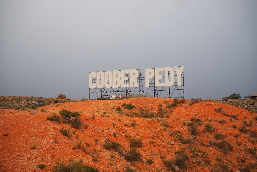 A sign saying Coober Pedy similar to the Hollywood sign