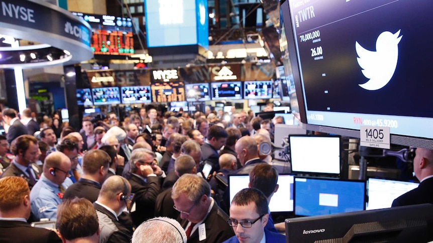 Traders crowd the floor of the New York Stock Exchange ahead of the Twitter IPO on November 7, 2013.