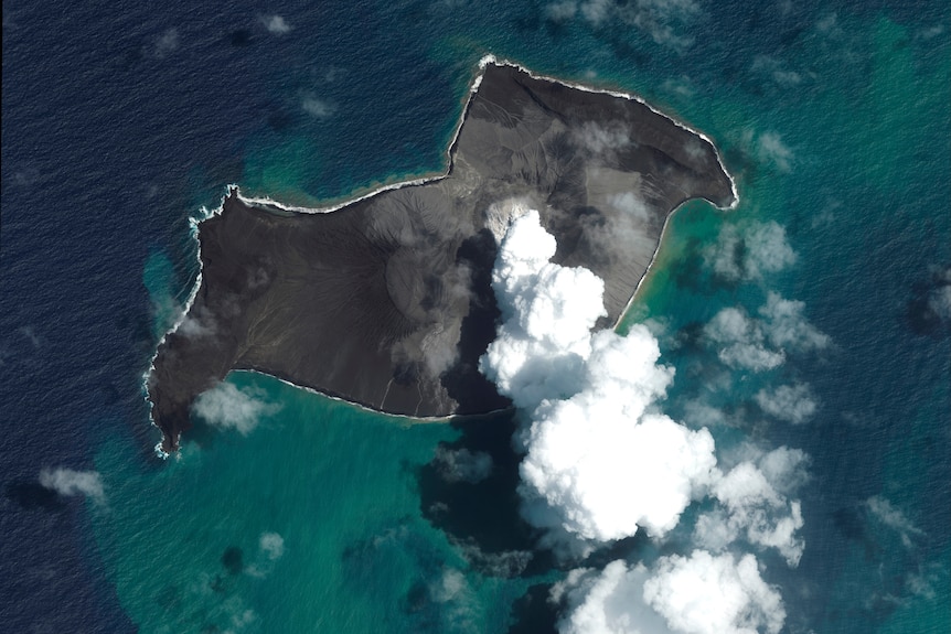 A satellite image of the Hunga Tonga Hunga Ha'apai volcano that shows plumes of volcanic ash.