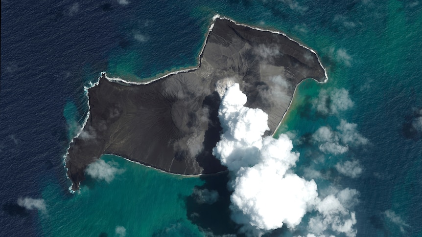 A satellite image of the Hunga Tonga Hunga Ha'apai volcano that shows plumes of volcanic ash.