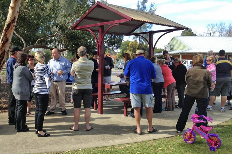 Andrew Waddell talks to Kenwick residents