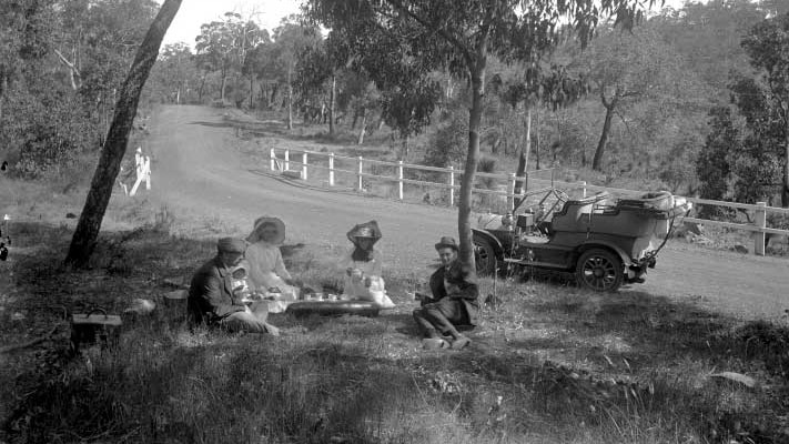 A motoring party on the Kalamunda Road, 1914.