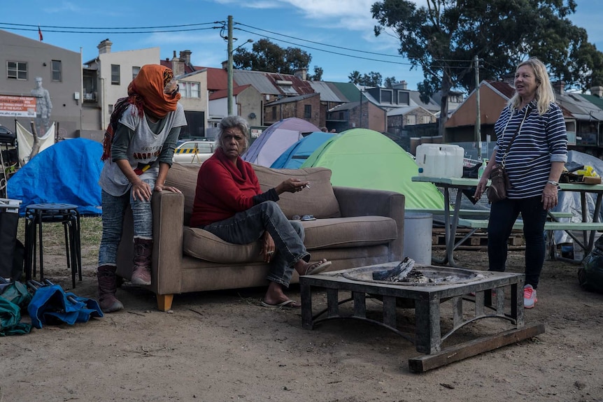 Djamilah, Jenny Munro and Felicity Coombs discuss allocation of chores