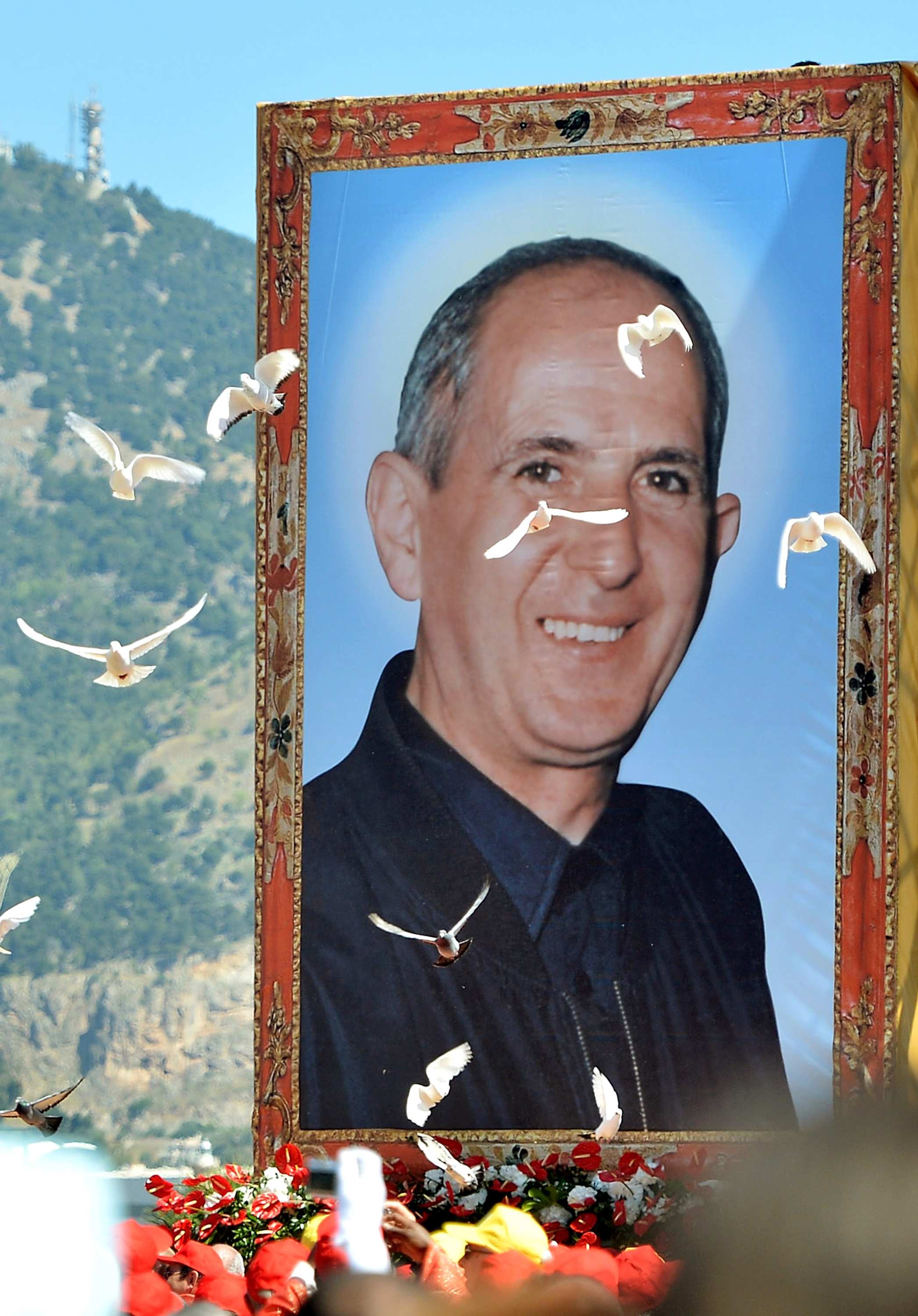 Pope Beatifies Murdered Anti Mafia Priest Giuseppe Puglisi 20 Years After Death Abc News