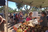 Locals line up in Alice Springs to get their hands on Top End mangoes