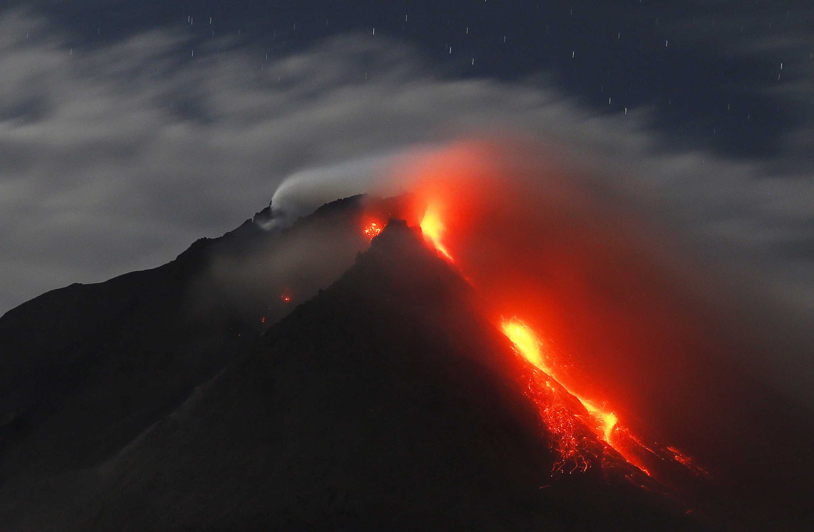 VOLCANO Rock'n Roll Suicide　　VOLCANO VOLCANO Rock'n Roll Suicide VOLCANO Iceland hit by thousands